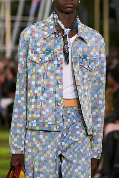 Look 222